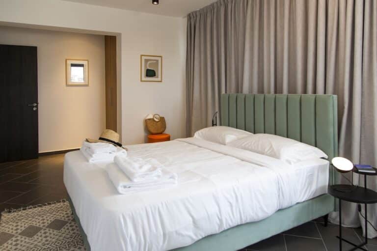 מלון דירות Liv-Urban-Suites- ליד בית חבד לרנקה