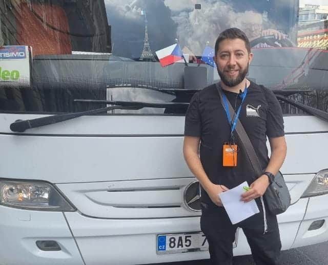 מדריך דובר עברית באוסטריה יעקב ירוחים