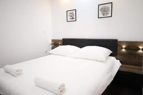 בקרבת ציון רבי אלילך מליזנעסק